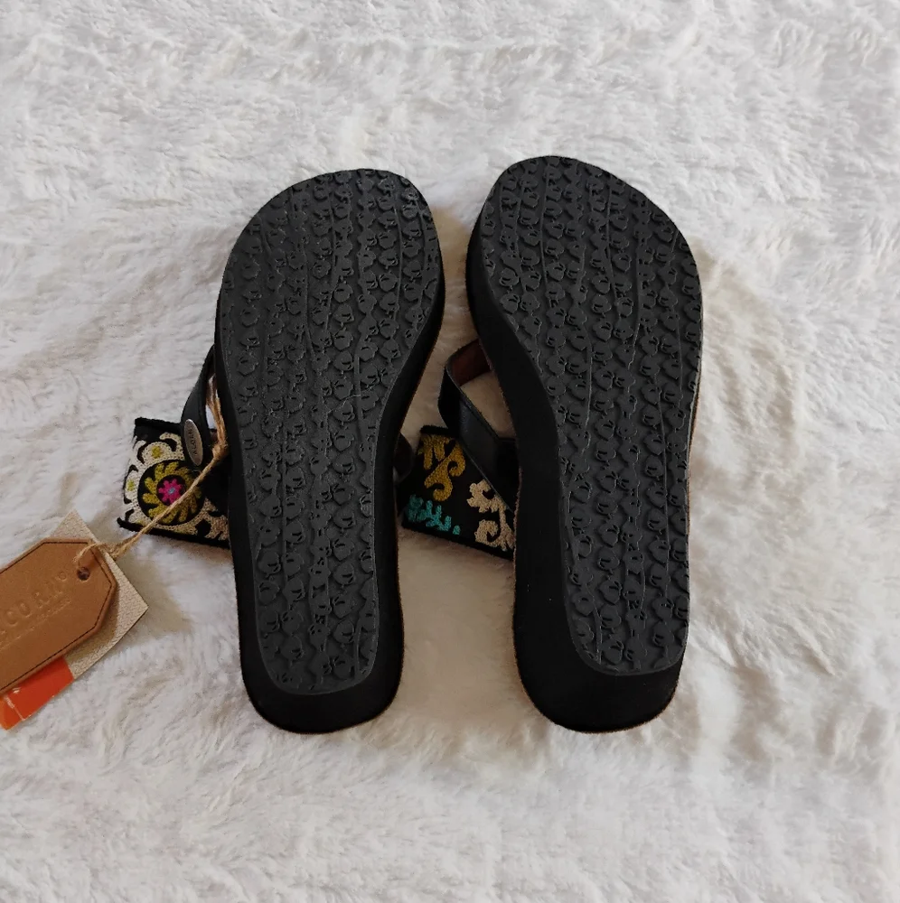 Acorn ArtWalk Leather Multi-Colored Woven Floral Boho Wedge Sandals